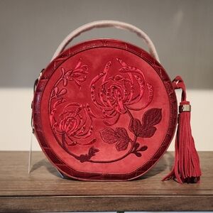 ✨️Brahmin Lane Embrace Kirin Embroidered - Genuine Leather✨️